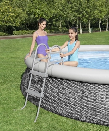 Bezpieczne wejście i wyjście z basenu