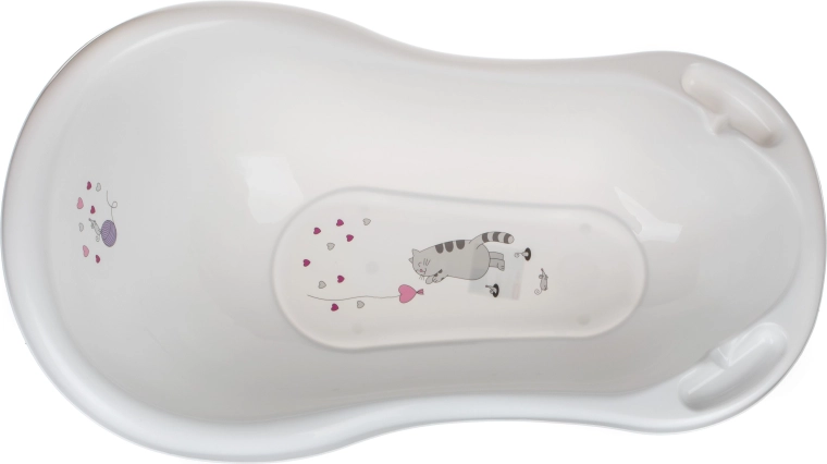 Zabawny motyw kotka w eleganckiej bieli