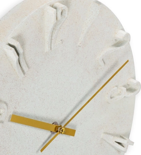 Cyfry 3D i złote wskazówki