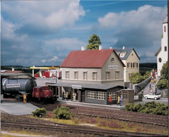 Piko Hobby dworzec Burgstein H0 – zestaw do budowy