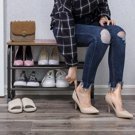 Wygodne zakładanie butów dzięki siedzisku
