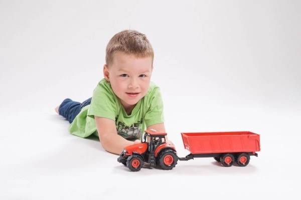Czerwony traktor Zetor z przyczepą z efektami dźwiękowymi i świetlnymi - 36 cm