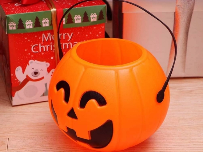 Dyniowe wiaderko na słodycze na Halloween