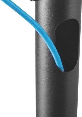 Solidna stalowa konstrukcja z prowadzeniem przewodów