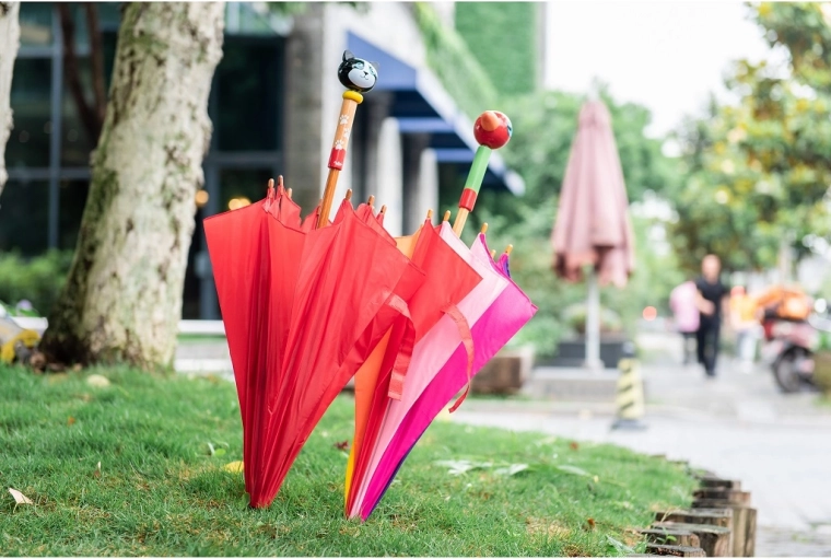 Kolorowa czasza, która cieszy dzieci