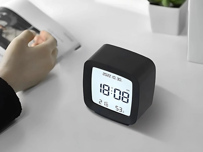 Cyfrowy budzik z wyświetlaczem LCD oraz pomiarem temperatury i wilgotności