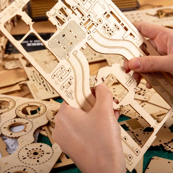 Wyścigowy samochód U-9 Grand Prix - 3D drewniane puzzle