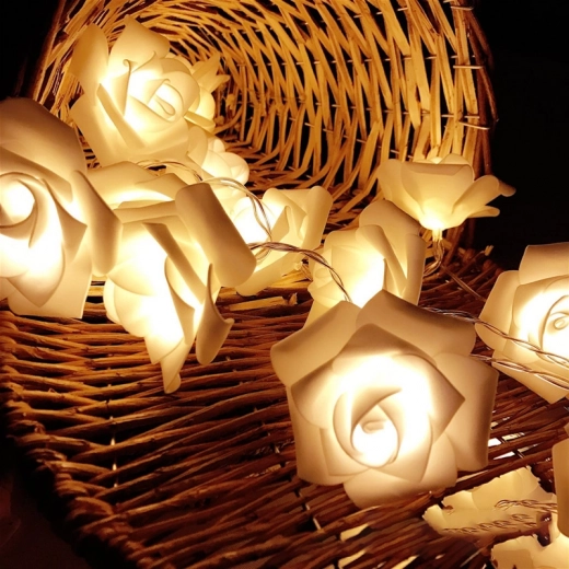 Delikatne różowe dyfuzory dla przytulnego światła