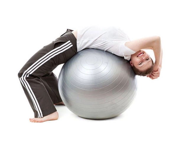 Piłka gimnastyczna z pompką do fitnessu i rehabilitacji