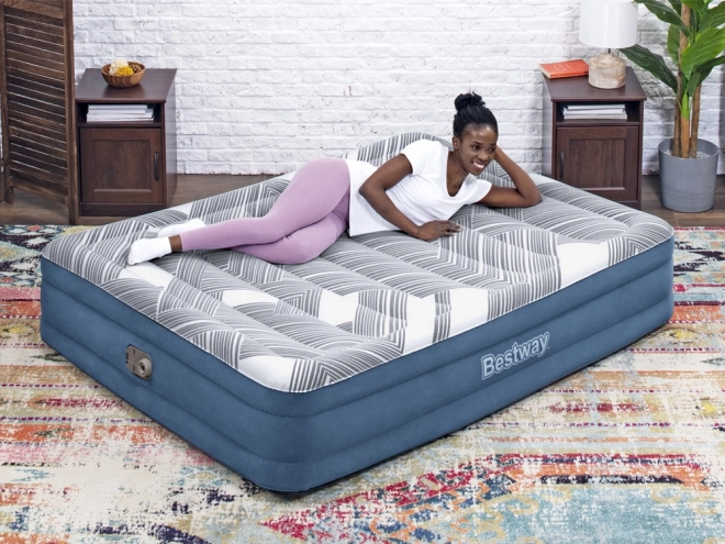 Wygodny materac Bestway 2s Queen 203x152x36cm z wbudowaną pompką 6712Y