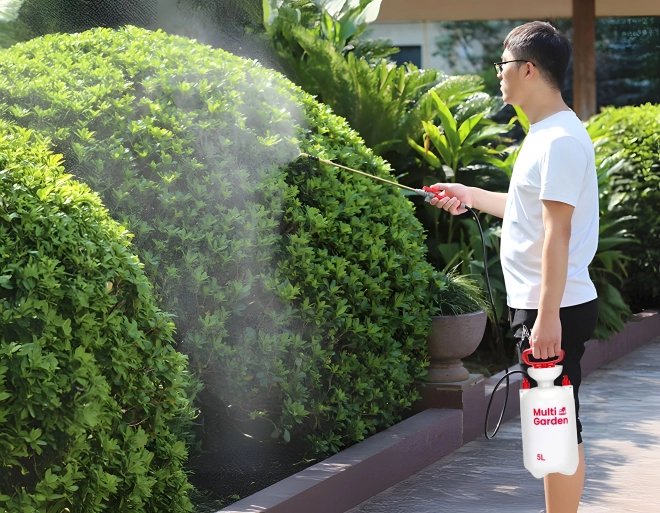 Ręczny opryskiwacz ciśnieniowy ogrodowy MultiGarden 5L