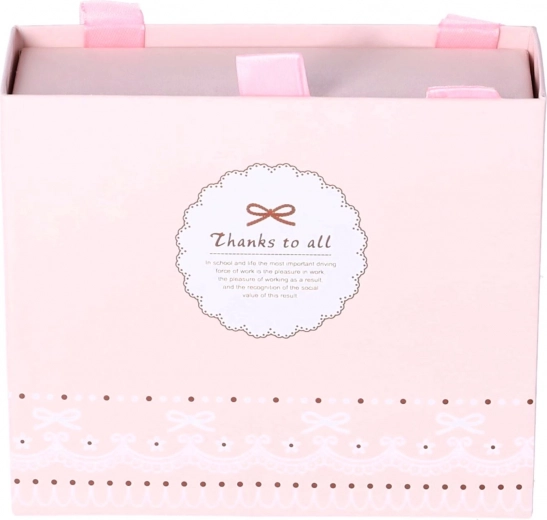 Pudełko prezentowe gotowe do wręczenia