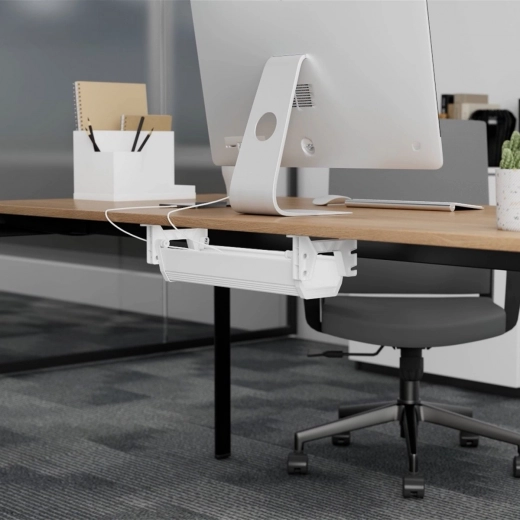 Porządek i bezpieczeństwo pod biurkiem