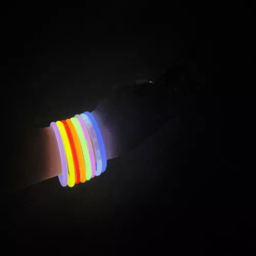 Fluorescencyjne bransoletki i pałeczki 100 szt. z łącznikami