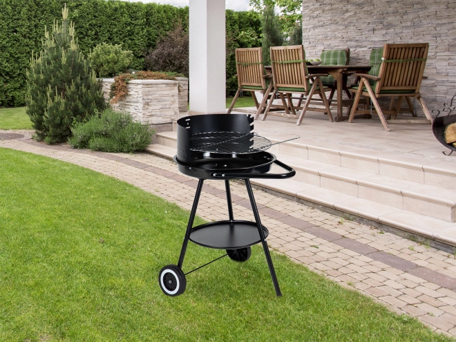 Okrągły grill ogrodowy z regulowaną wysokością rusztu