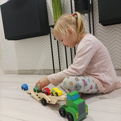Drewniany samochód ciężarowy - przyczepa + zestaw samochodzików 22698