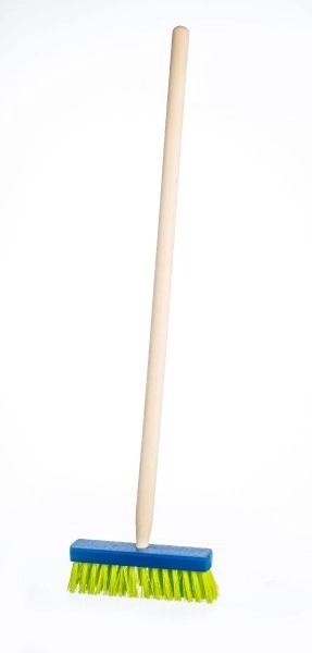 Niebieska miotła z drewnianym trzonkiem - 80 cm