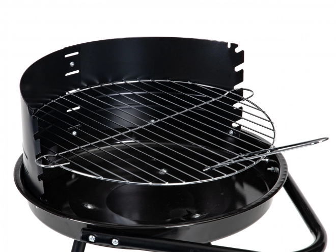 Okrągły grill ogrodowy z regulowaną wysokością rusztu