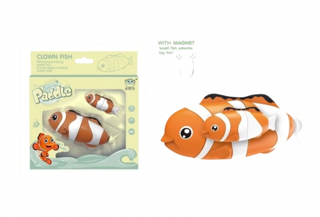 Rybka Nemo z młodym na wodzie