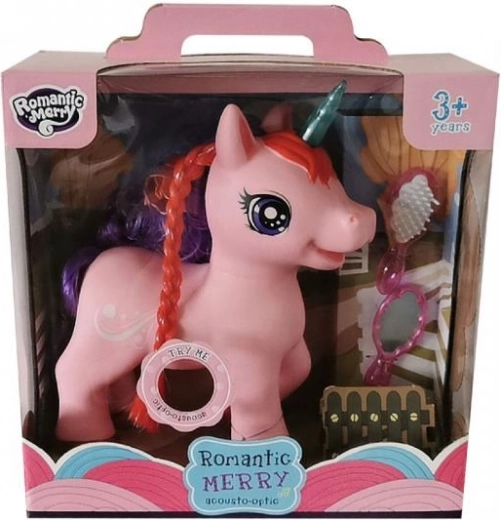 Śpiewa i wydaje wesołe dźwięki