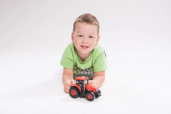 Czerwony traktor Zetor na rozpęd z efektami dźwiękowymi i świetlnymi