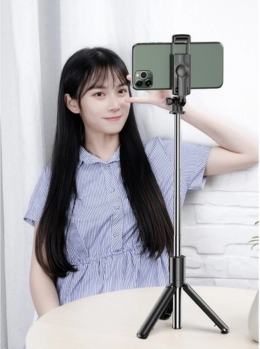 2w1: selfie stick i stabilny tripod