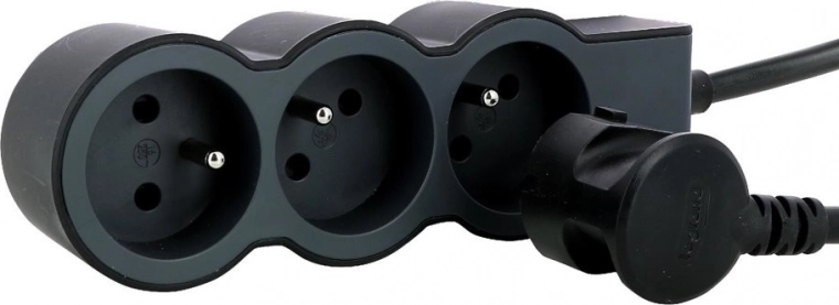 Trzy gniazda dla wielu urządzeń