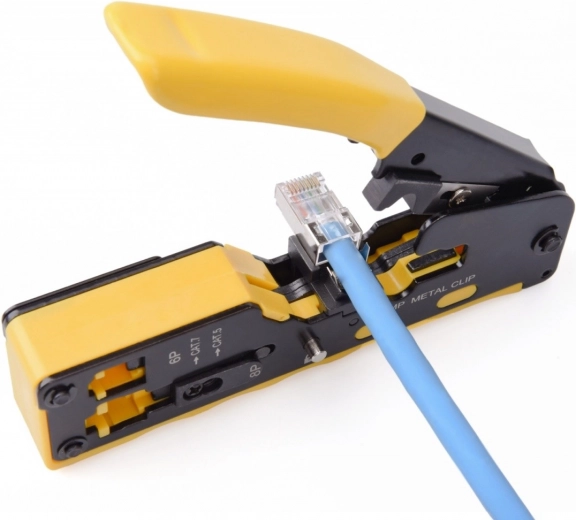 Szybkie zaciskanie przelotowych RJ45