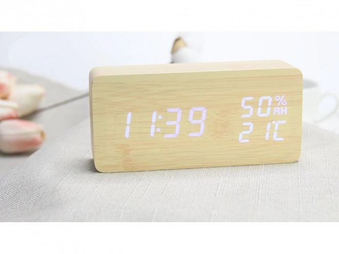 Nowoczesny elektroniczny budzik z USB