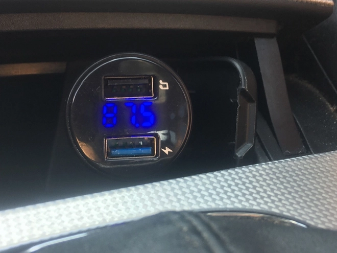 Wielofunkcyjny transmiter FM do samochodu z Bluetooth