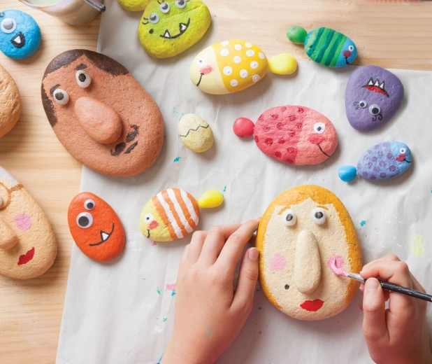 Wesołe kamyki z oczkami i detalami 3D