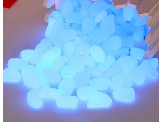 Fluorescencyjne świecące kamienie do ogrodu i domu