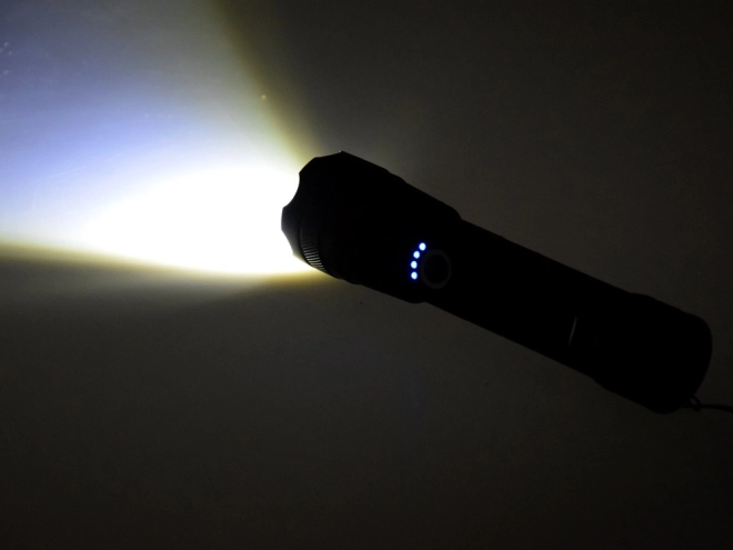 Wydajna latarka LED USB wodoodporna