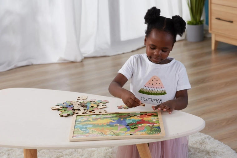 Stabilna drewniana rama dla łatwego układania