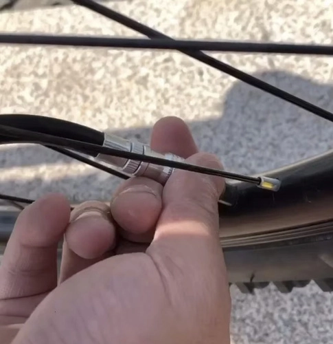 Ręczna pompka rowerowa z uchwytem Trizand