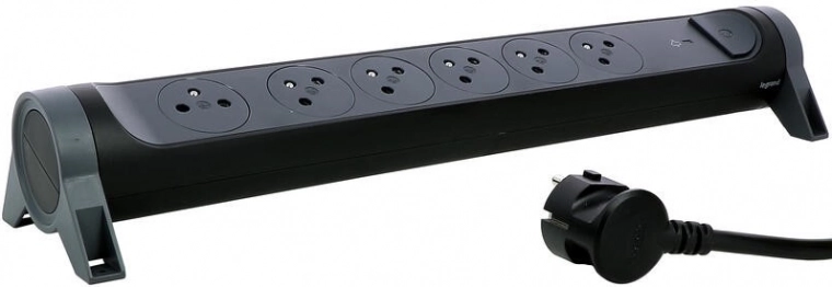 Sześć gniazd dla wielu urządzeń