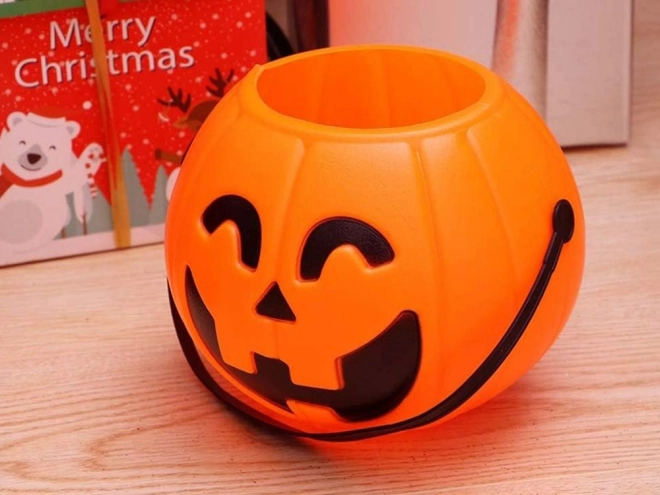 Dyniowe wiaderko na słodycze na Halloween
