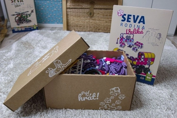 Zestaw konstrukcyjny SEVA RODINA Duże plastikowe 915szt. w pudełku 27x38x18cm