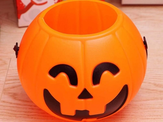 Dyniowe wiaderko na słodycze na Halloween