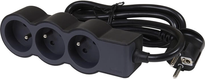 3 gniazda i moc 16 A / 3680 W