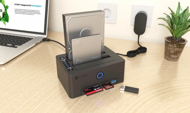 Czytnik kart z podwójną stacją dokującą dla SSD/HDD