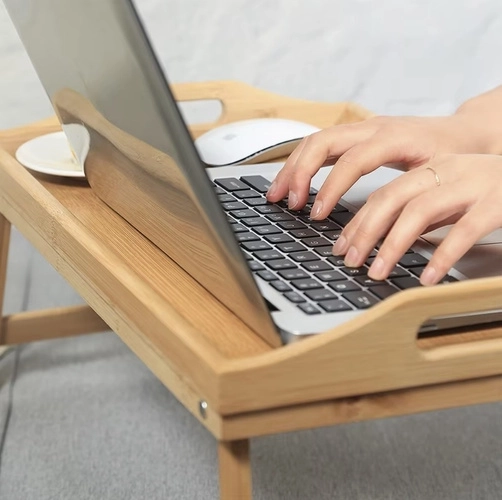 Składany bambusowy stolik do łóżka z funkcją laptopa