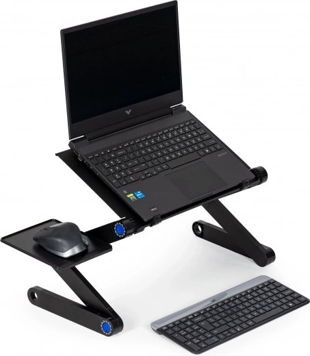 Dwie niezależne powierzchnie: laptop i mysz