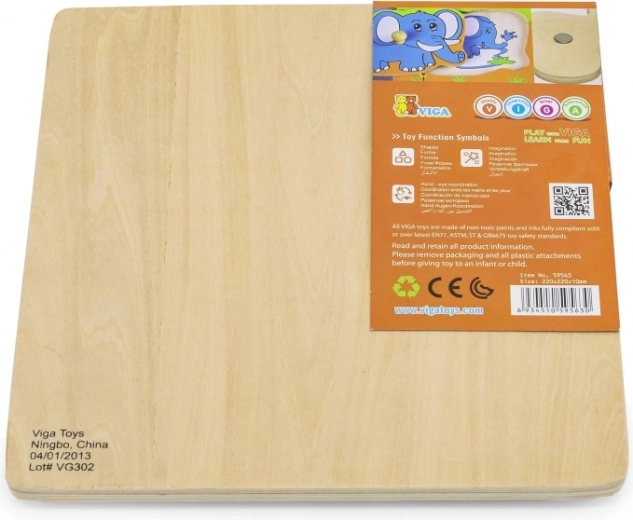 Solidna drewniana płyta z gładkimi krawędziami