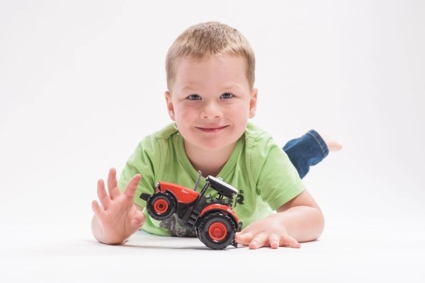 Czerwony traktor Zetor na rozpęd z efektami dźwiękowymi i świetlnymi