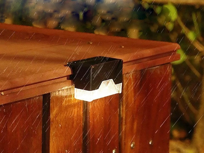 Zewnętrzne światła solarne z czujnikiem