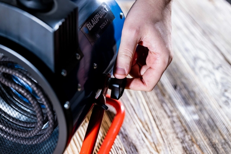 Regulowany termostat