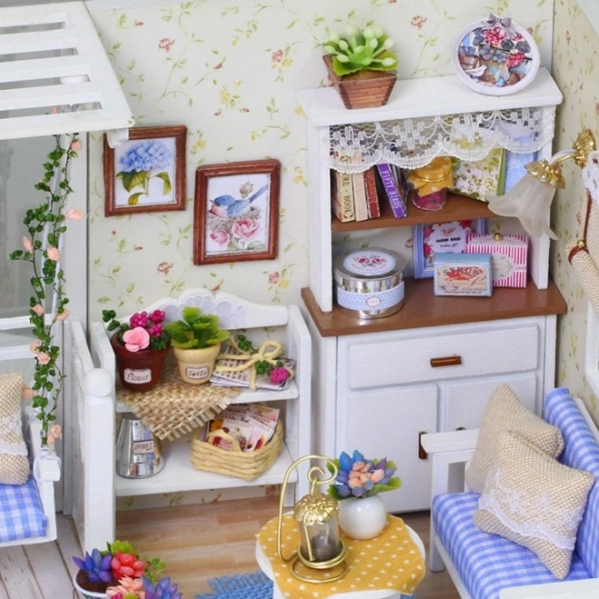 Domek dla lalek drewniany w stylu retro z oświetleniem LED
