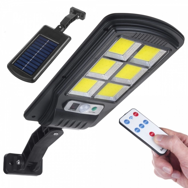 Solarna uliczna lampa LED z czujnikiem i pilotem MCE446