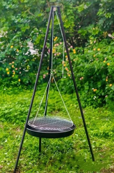 Grill ogrodowy Ogrodowy grill kominkowy z rusztem na trójnogu